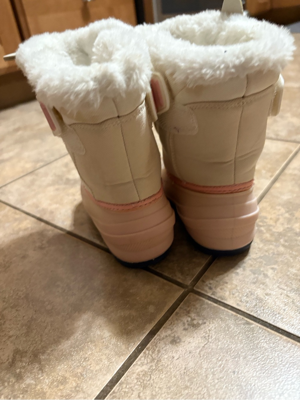 Source Unknown Cream and Light Pink Kids Snow Boots